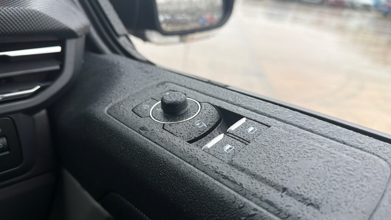 Ford Transit Custom E-320 L1 Rwd 100kW 65kWh H1 Van Limited Auto